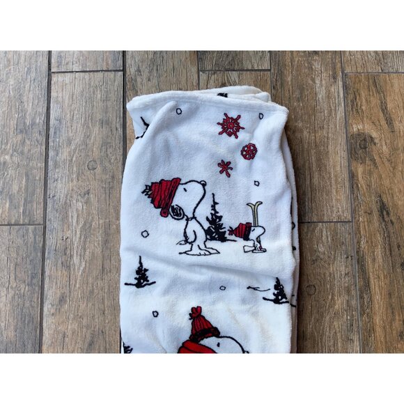 CHRISTMAS Peanuts “Snoopy Puffy Jacket” Soft Plush Throw Blanket Collection - Picture 4 of 5